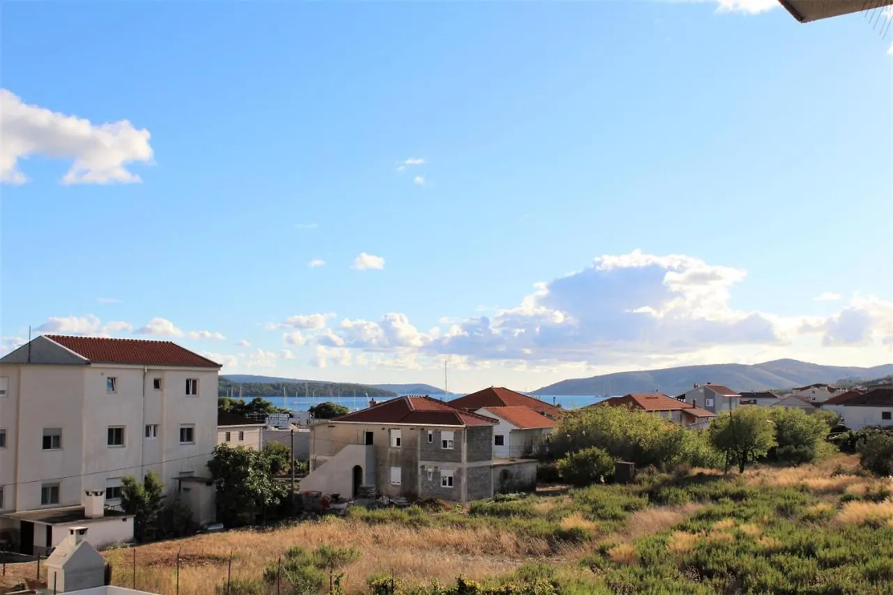 Apartment Poppy With Pool And Bikes Trogir