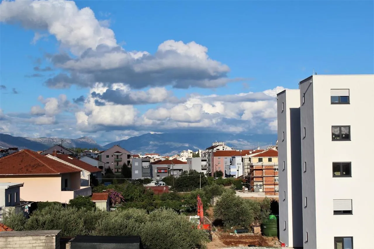 Apartment Poppy With Pool And Bikes Trogir