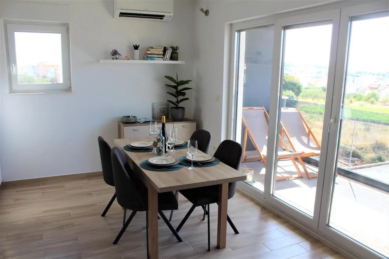 Apartment Poppy With Pool And Bikes Trogir