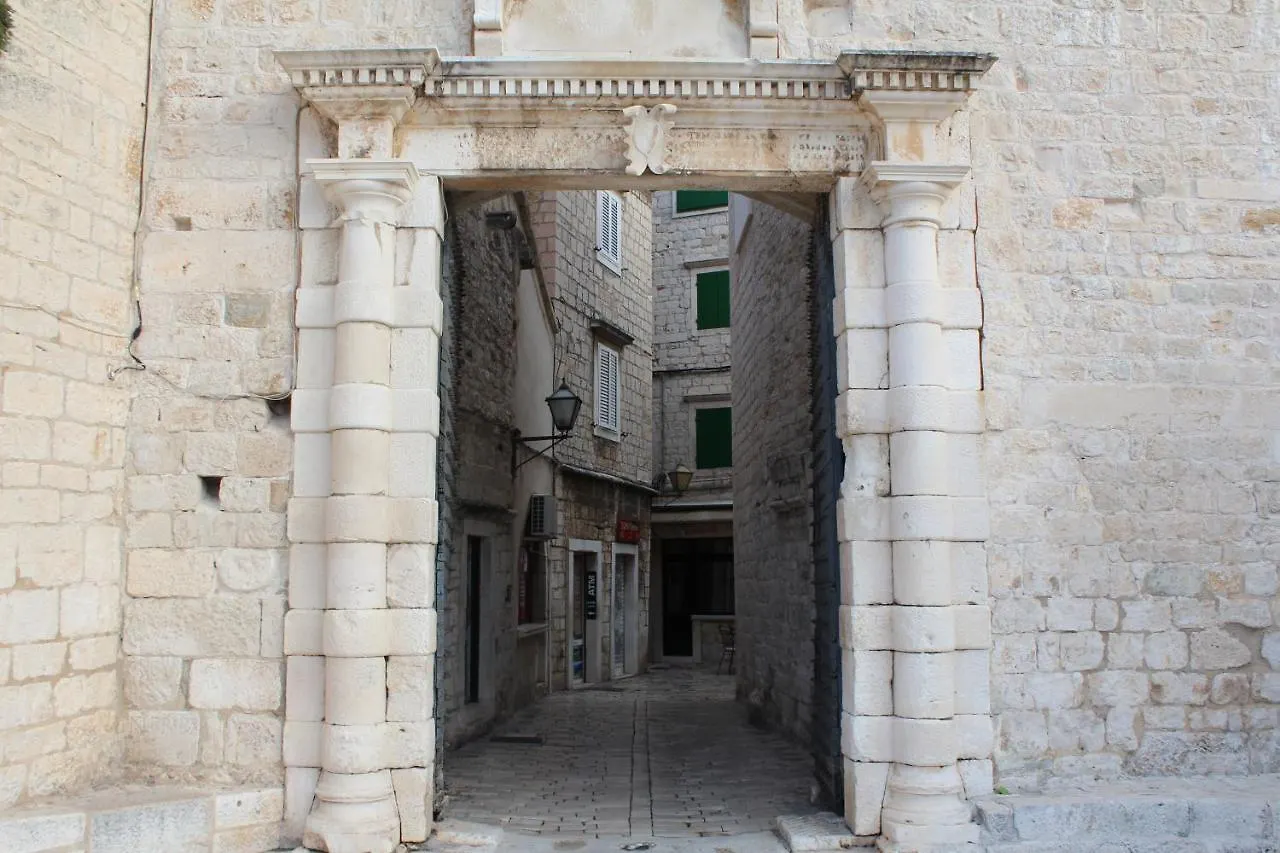 Apartment Poppy With Pool And Bikes Trogir