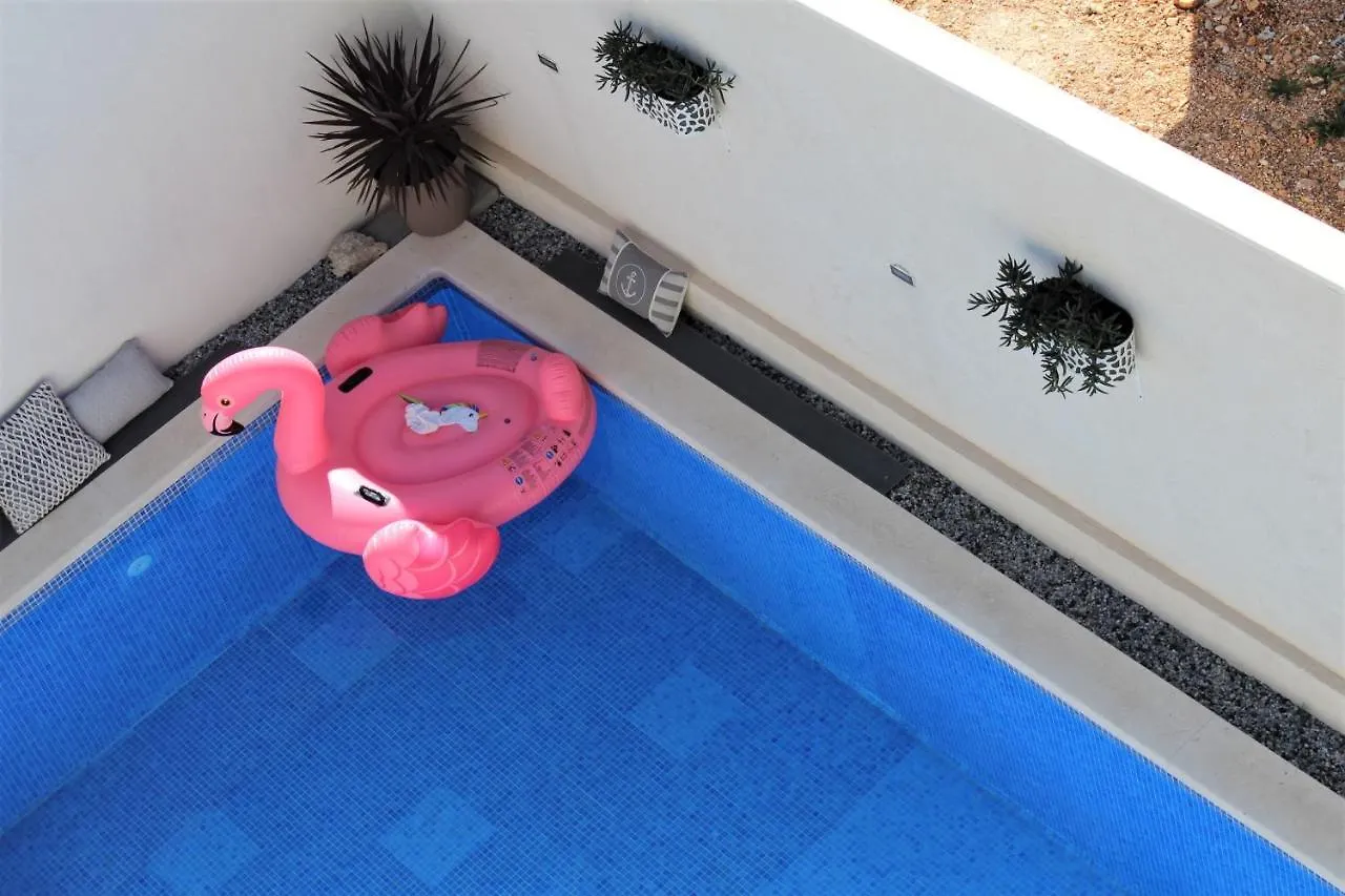 Apartment Poppy With Pool And Bikes Trogir