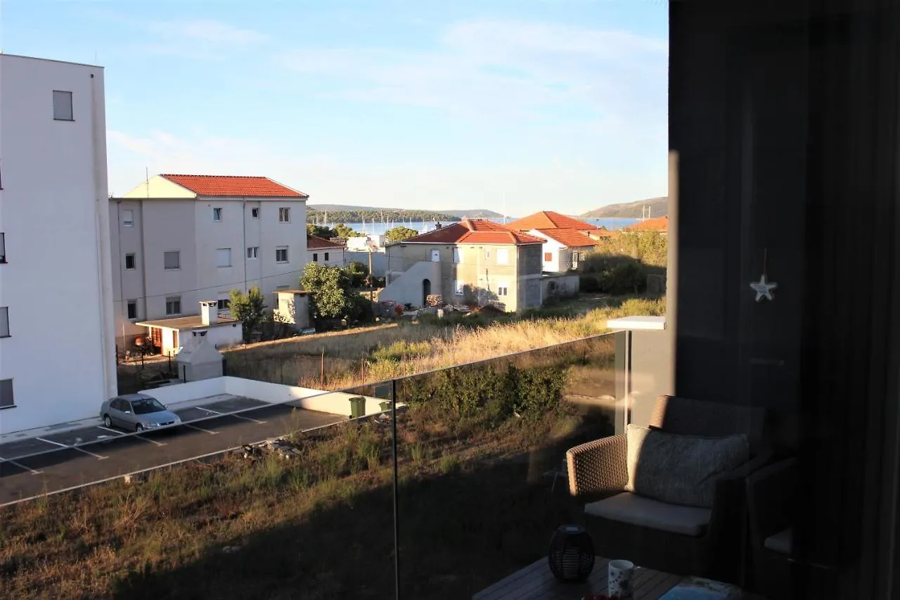 Apartment Poppy With Pool And Bikes Trogir