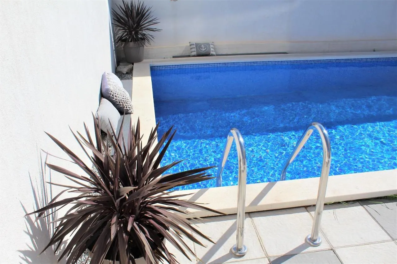 Apartment Poppy With Pool And Bikes Trogir